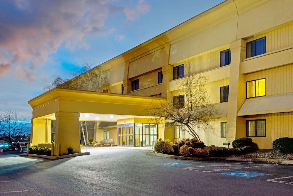 La Quinta By Wyndham Harrisburg Airport Hershey Exteriör bild